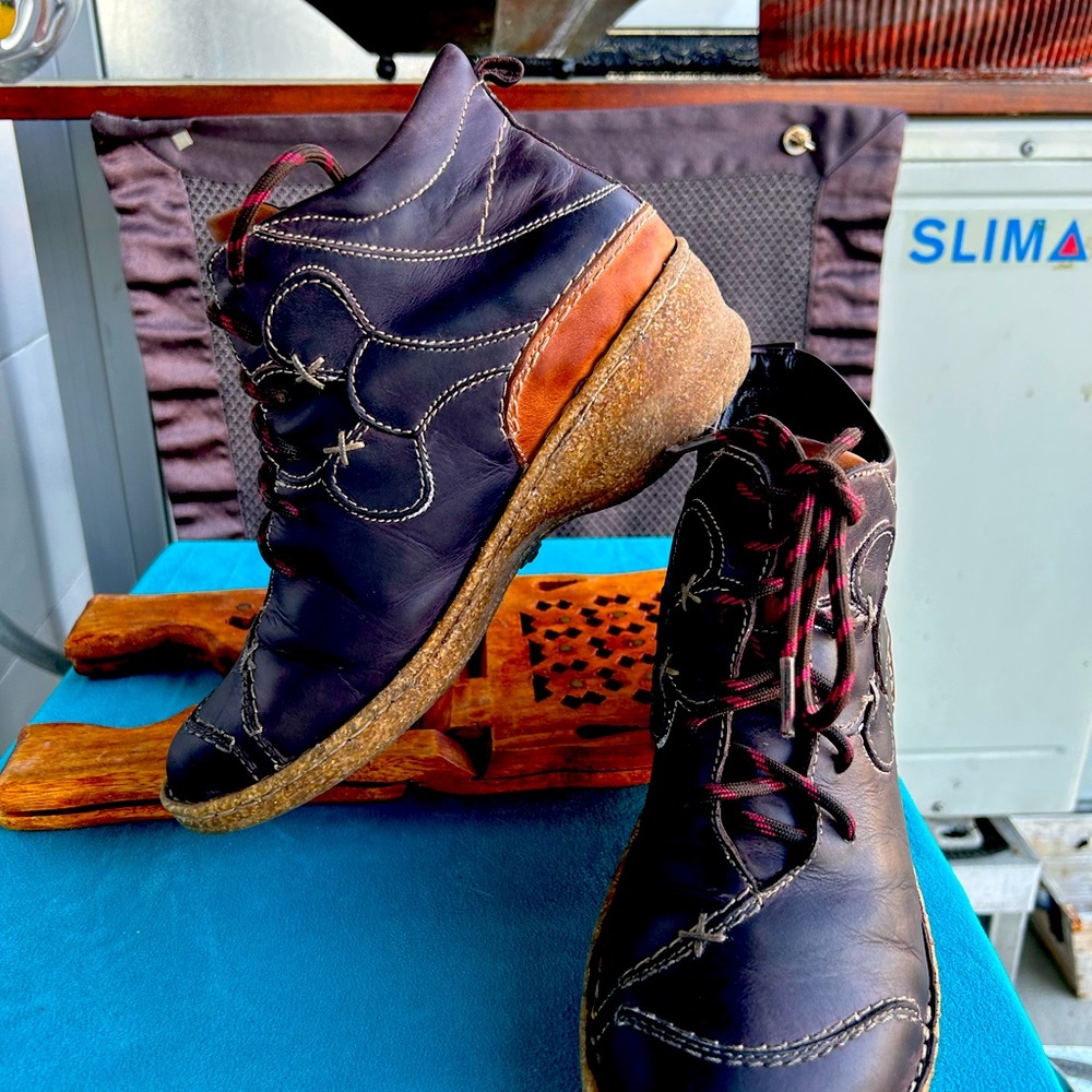 Ankle boots,very comfortable and oh so warm!